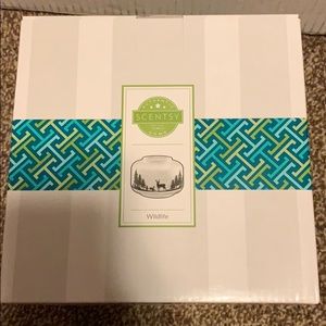 New scentsy wildlife warmer with birch wood base